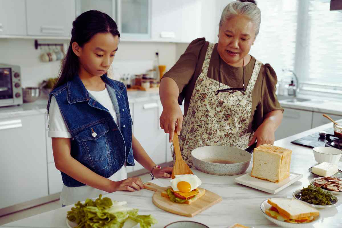 Il vero metodo delle nonne per togliere l’odore di fritto dalla casa in pochi secondi